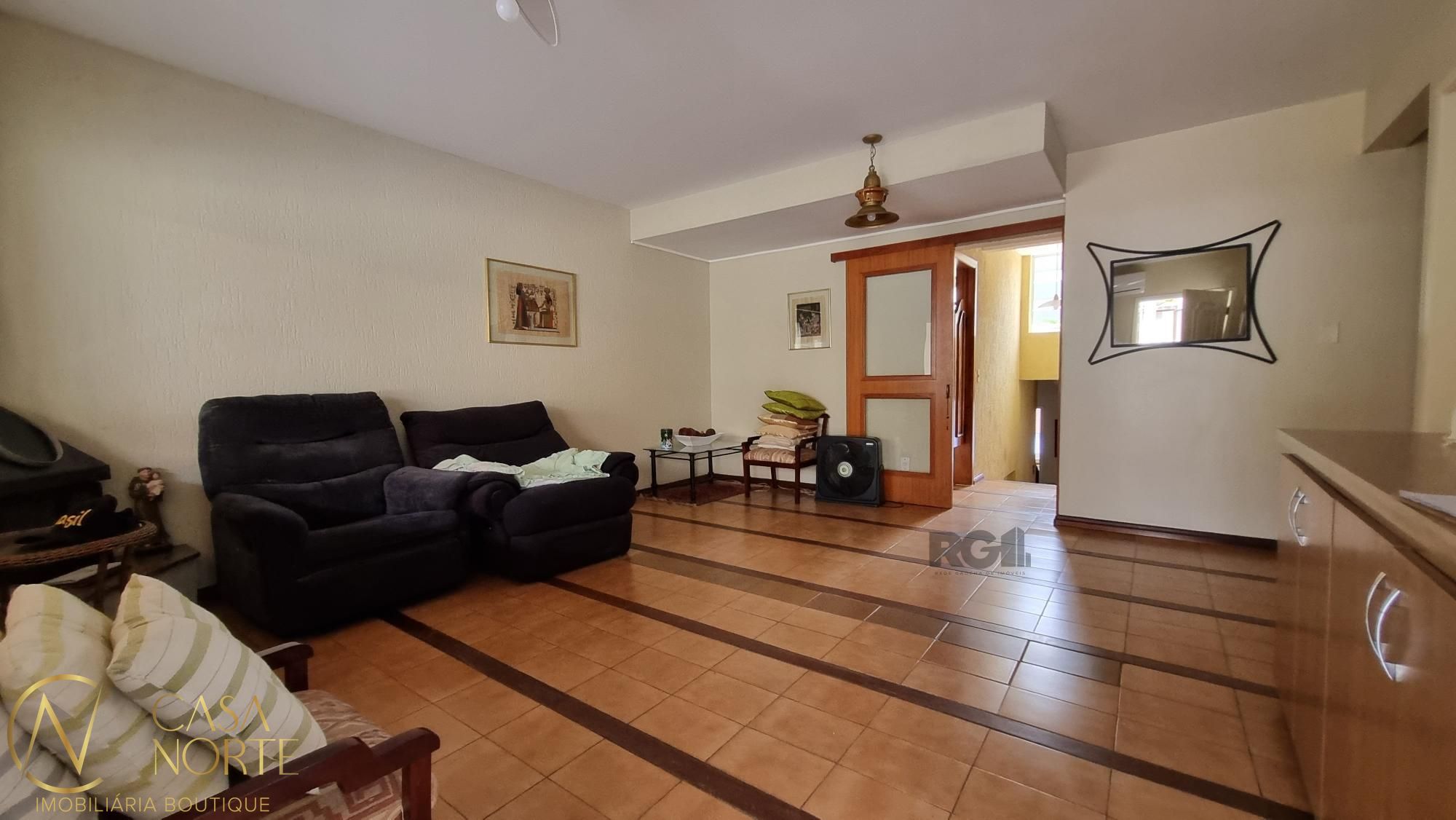 Casa de Condomínio à venda com 3 quartos, 120m², 1 suíte, 3 vagas, Rua Martim Afonso no bairro Santo Antônio em Porto Alegre