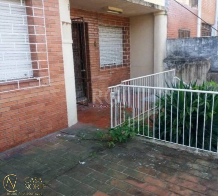 Casa à venda com 3 quartos, 253m², 1 suíte, 1 vaga, Praça Jayme Telles no bairro Santana em Porto Alegre