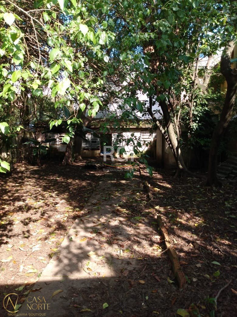 Casa à venda com 4 quartos, 280m², 1 vaga, Rua Veador Porto no bairro Santana em Porto Alegre