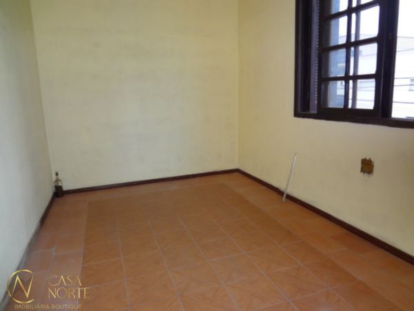 Casa à venda com 3 quartos, 190m², 1 suíte, 1 vaga, Rua Fatima no bairro Partenon em Porto Alegre