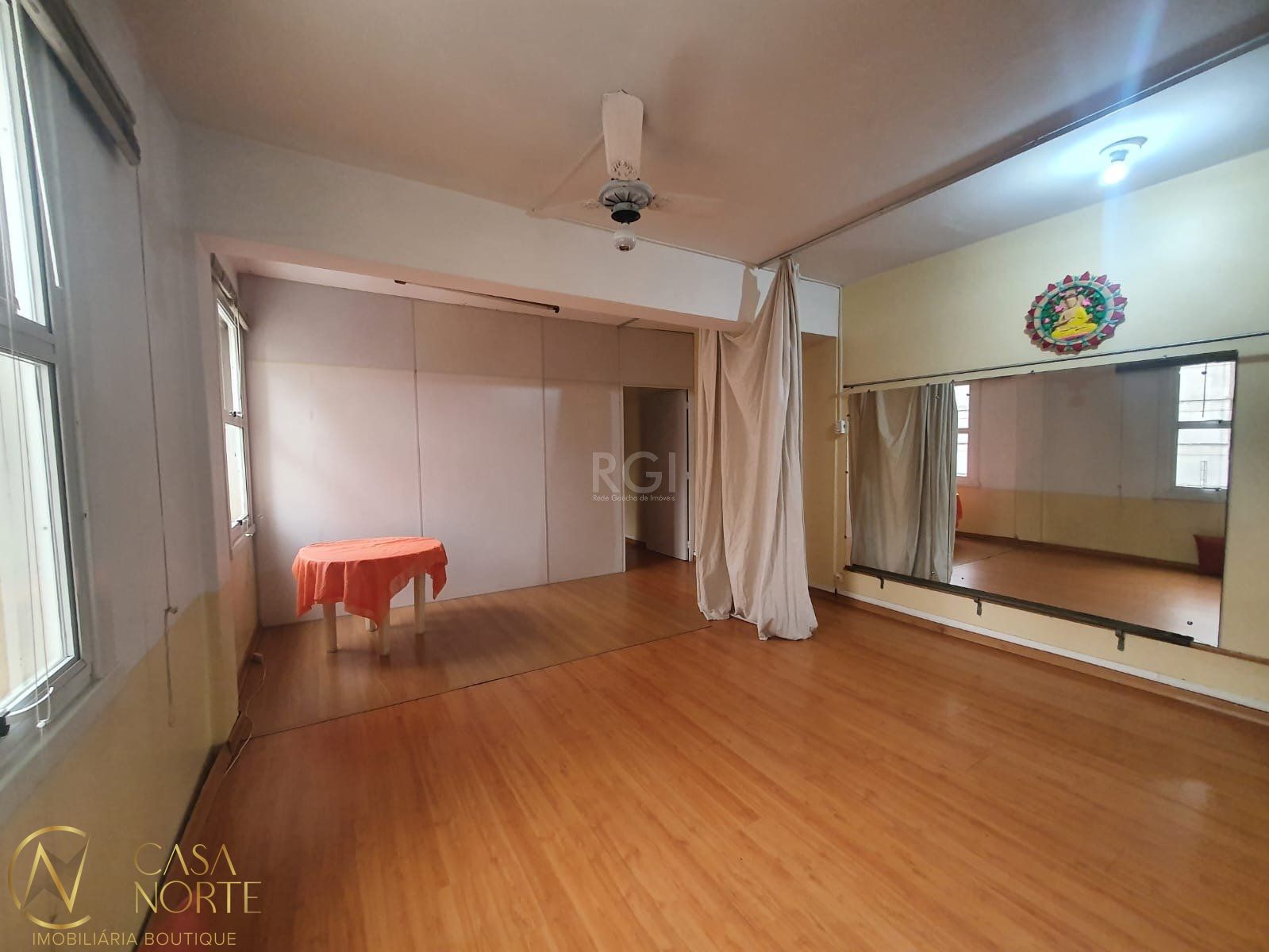 Sala Comercial à venda , 90m², Rua Doutor Flores no bairro Centro Histórico em Porto Alegre