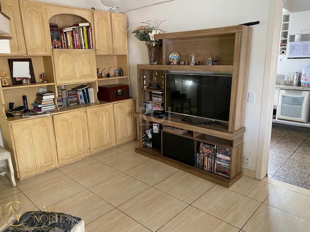Casa à venda com 3 quartos, 316m², 1 suíte, 4 vagas, Rua São Francisco no bairro Santana em Porto Alegre