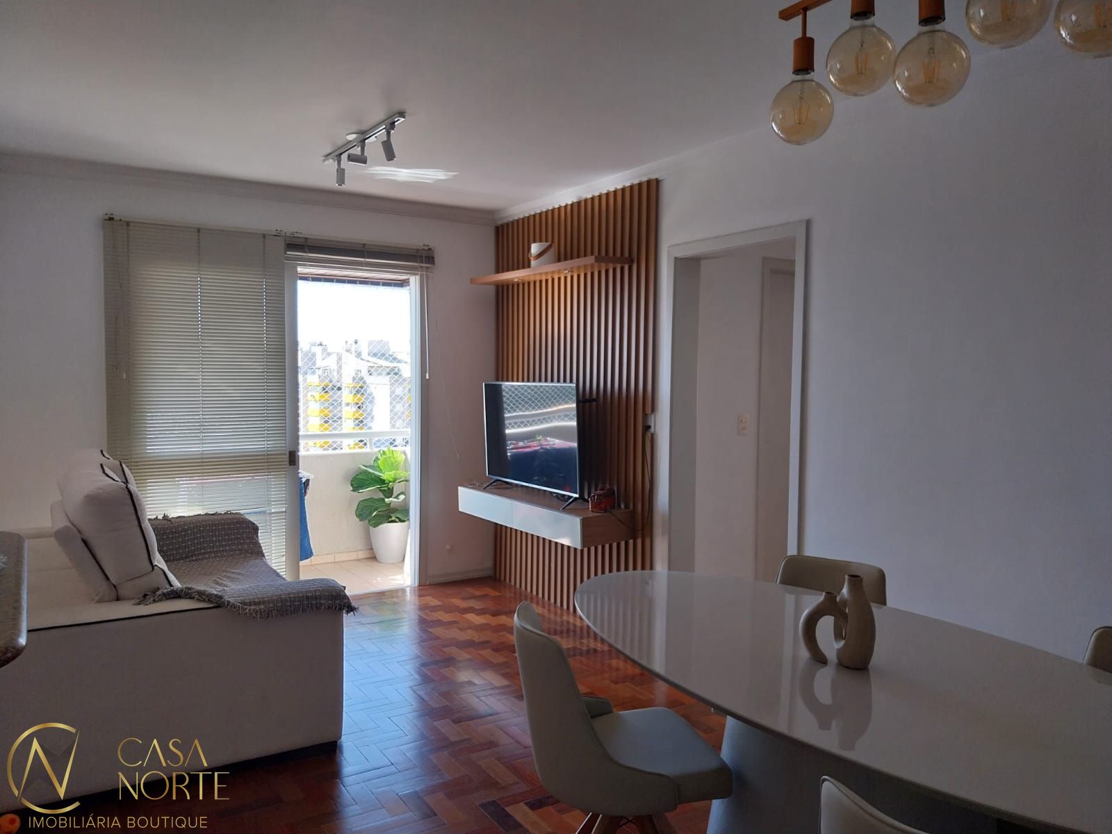 Apartamento à venda com 2 quartos, 71m², 1 vaga, Rua Gomes Jardim no bairro Santana em Porto Alegre