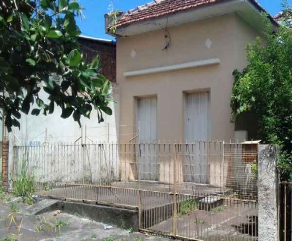 Casa à venda com 3 quartos, 250m², Rua Luiz de Camoes no bairro Santo Antônio em Porto Alegre