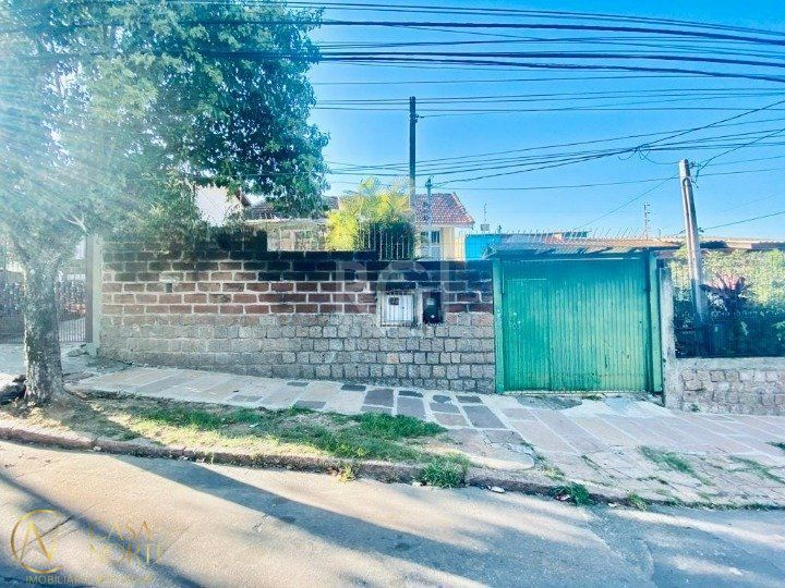 Casa à venda com 4 quartos, 124m², 5 vagas, Rua Padre João Batista Reus no bairro Camaquã em Porto Alegre