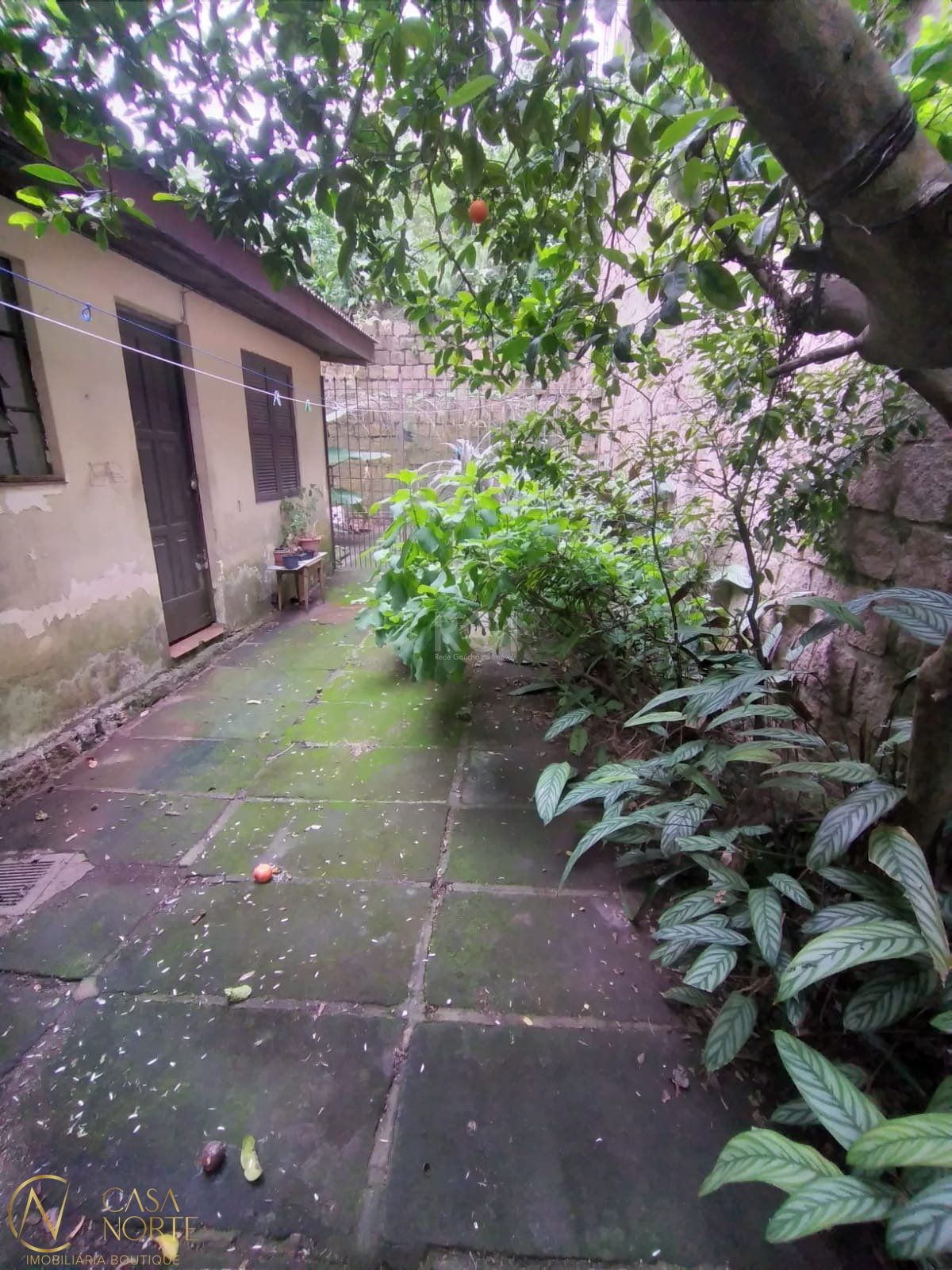 Casa à venda com 3 quartos, 85m², 1 vaga, Rua Mariz e Barros no bairro Petrópolis em Porto Alegre