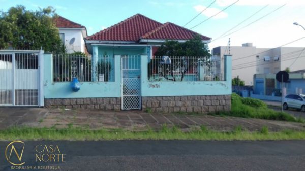 Casa à venda com 3 quartos, 115m², 3 vagas, Rua Saudavel no bairro Medianeira em Porto Alegre
