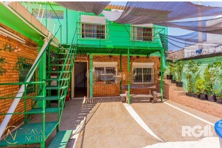 Casa à venda com 3 quartos, 250m², 1 suíte, 3 vagas, Avenida Assis Brasil no bairro Passo da Areia em Porto Alegre