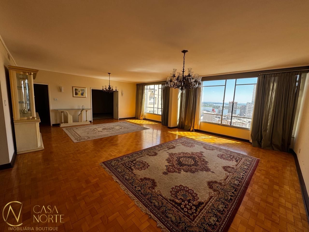 Apartamento à venda com 3 quartos, 207m², 1 vaga, Praça Dom Feliciano no bairro Centro Histórico em Porto Alegre