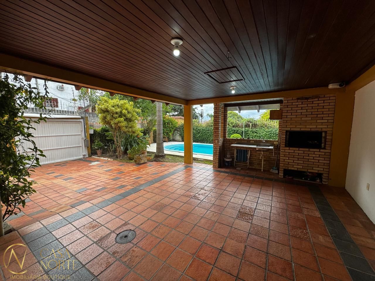 Casa à venda com 3 quartos, 188m², 3 vagas, Travessa São Damião no bairro Santa Tereza em Porto Alegre