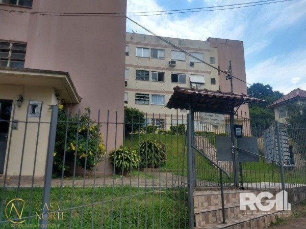 Apartamento à venda com 1 quarto, 32m², 1 vaga, Rua Doutor João de Deus Vaz da Silva no bairro Santo Antônio em Porto Alegre
