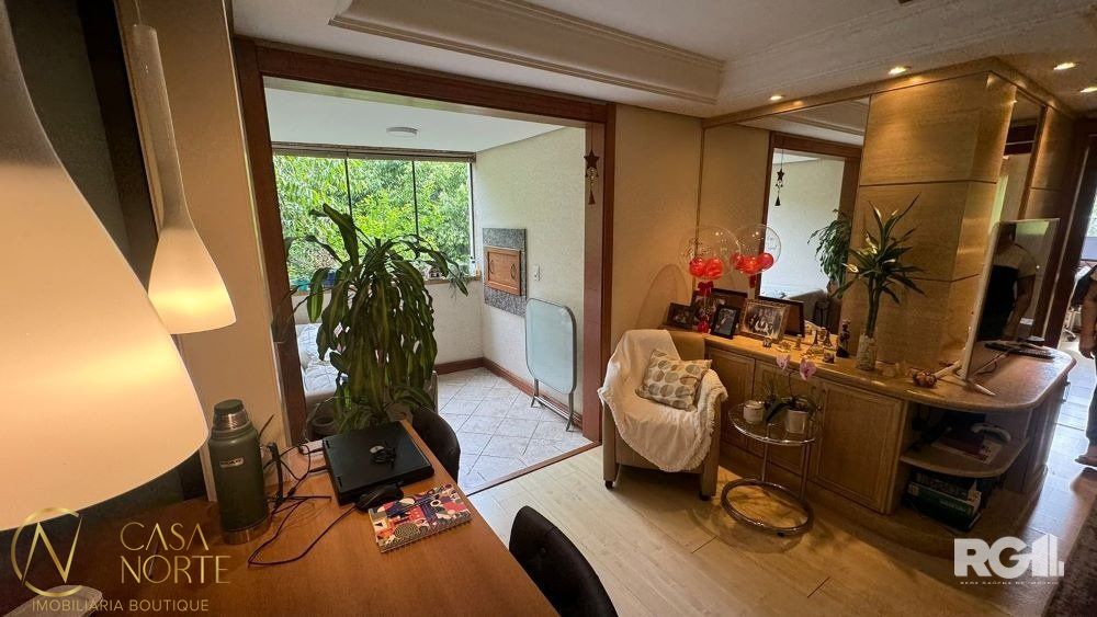 Apartamento à venda com 3 quartos, 92m², 1 suíte, 1 vaga, Rua Comendador Rodolfo Gomes no bairro Menino Deus em Porto Alegre