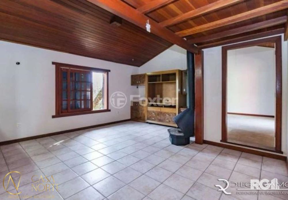 Casa à venda com 4 quartos, 312m², 2 suítes, 4 vagas, Rua Franklin no bairro Jardim Sabará em Porto Alegre