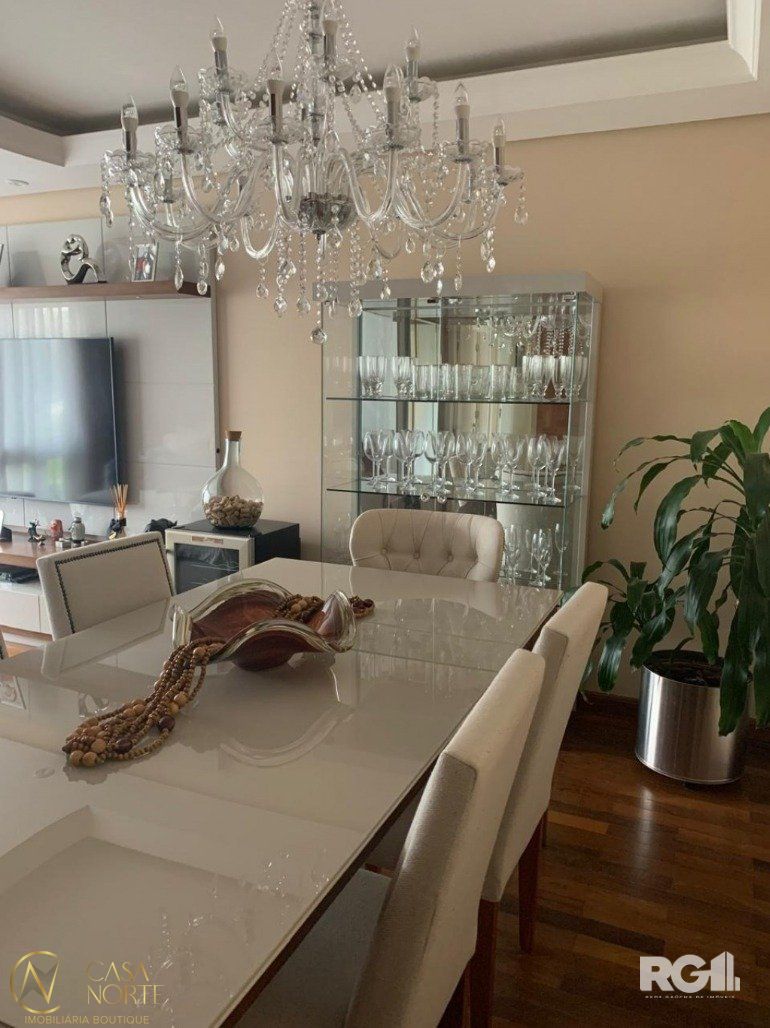 Apartamento à venda com 3 quartos, 98m², 1 vaga, Avenida Teixeira Mendes no bairro Chácara das Pedras em Porto Alegre