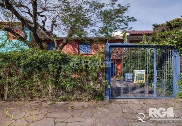 Casa à venda com 4 quartos, 312m², 2 suítes, 4 vagas, Rua Franklin no bairro Jardim Sabará em Porto Alegre