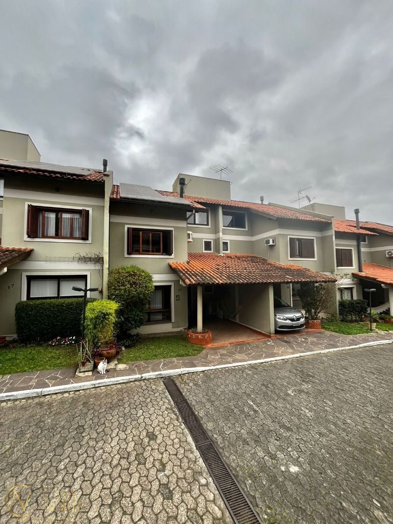 Casa de Condomínio à venda com 3 quartos, 172m², 1 suíte, 2 vagas, Rua Doutor Pereira Neto no bairro Tristeza em Porto Alegre
