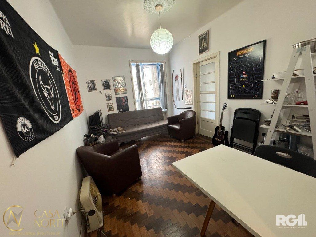 Apartamento à venda com 2 quartos, 70m², 1 suíte, Rua Riachuelo no bairro Centro Histórico em Porto Alegre