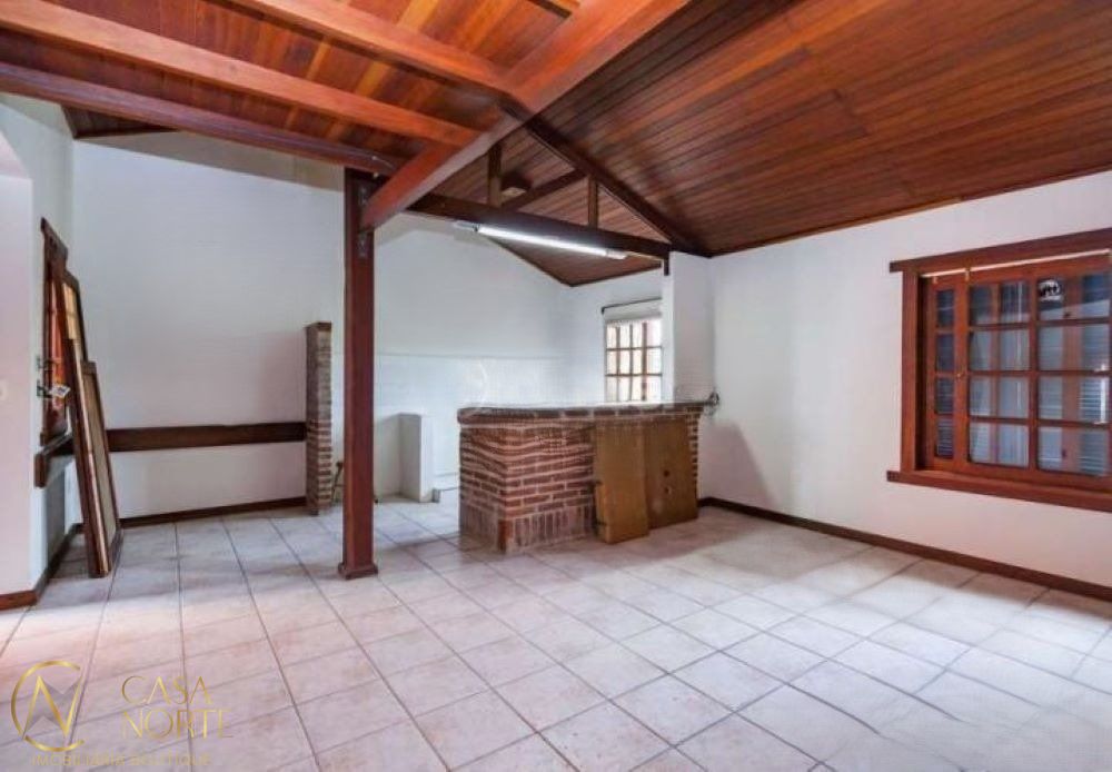 Casa à venda com 4 quartos, 312m², 2 suítes, 4 vagas, Rua Franklin no bairro Jardim Sabará em Porto Alegre