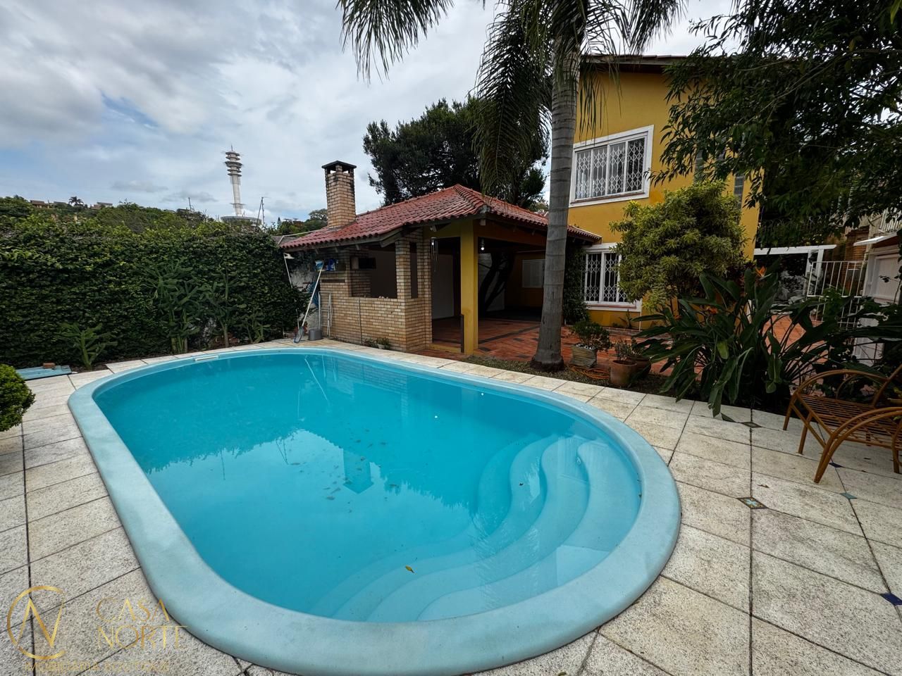 Casa à venda com 3 quartos, 188m², 3 vagas, Travessa São Damião no bairro Santa Tereza em Porto Alegre