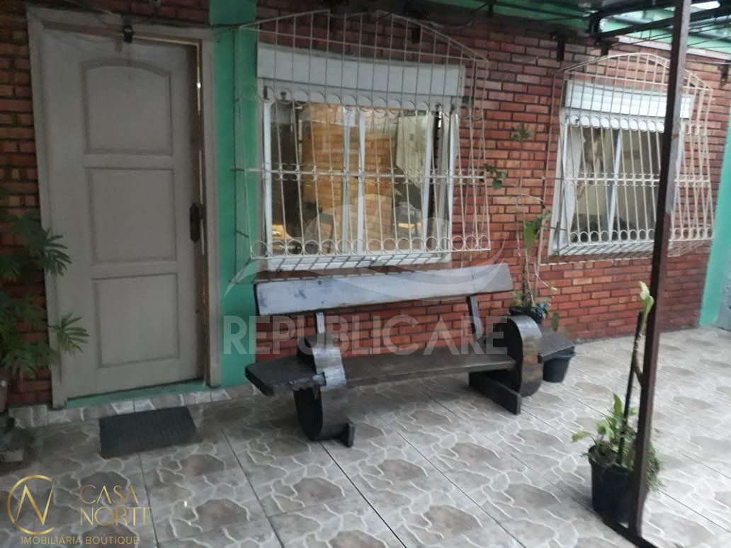 Casa à venda com 3 quartos, 250m², 1 suíte, 3 vagas, Avenida Assis Brasil no bairro Passo da Areia em Porto Alegre