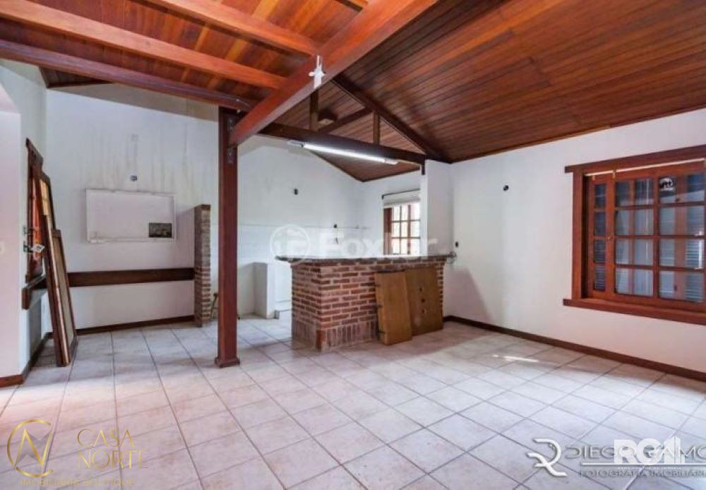 Casa à venda com 4 quartos, 312m², 2 suítes, 4 vagas, Rua Franklin no bairro Jardim Sabará em Porto Alegre