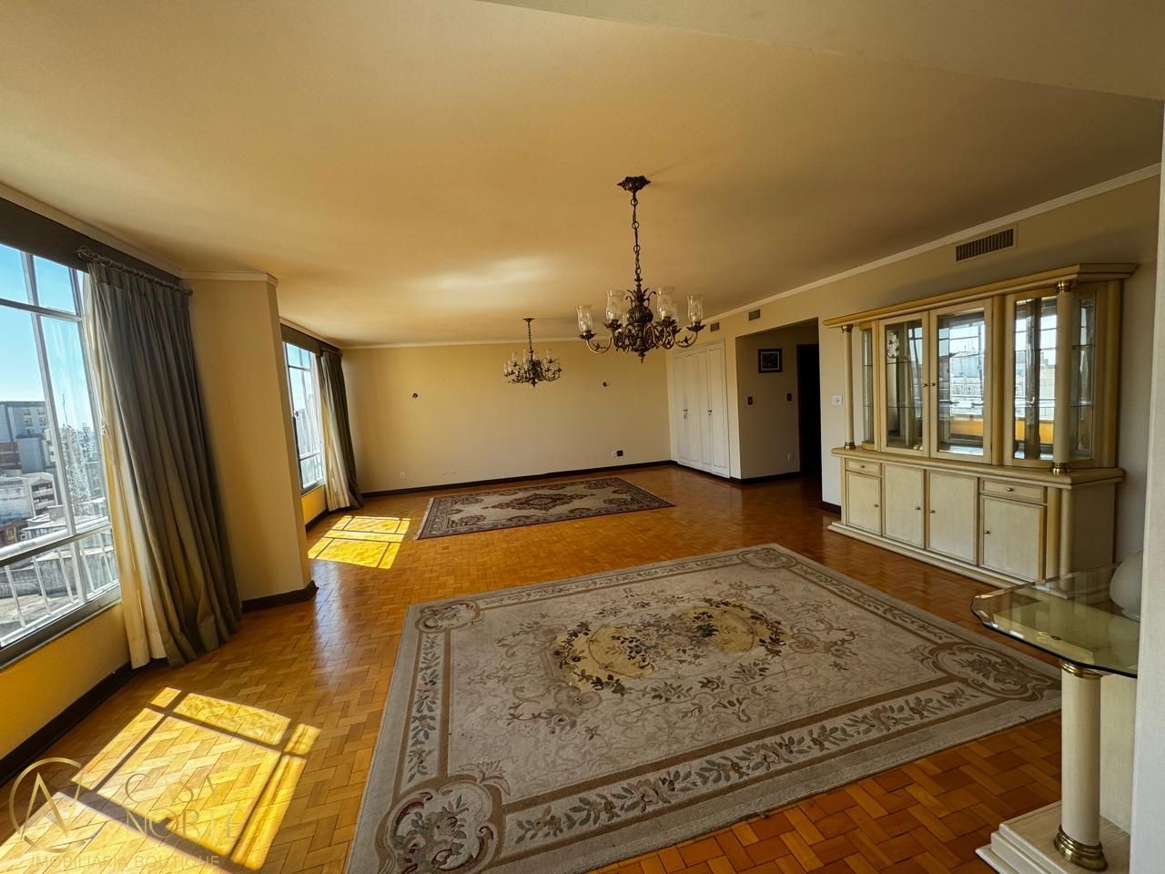 Apartamento à venda com 3 quartos, 207m², 1 vaga, Praça Dom Feliciano no bairro Centro Histórico em Porto Alegre