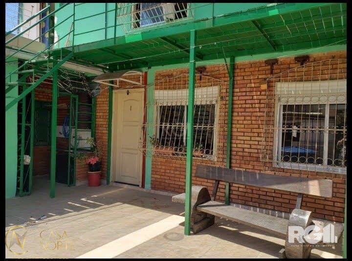 Casa à venda com 3 quartos, 250m², 1 suíte, 3 vagas, Avenida Assis Brasil no bairro Passo da Areia em Porto Alegre