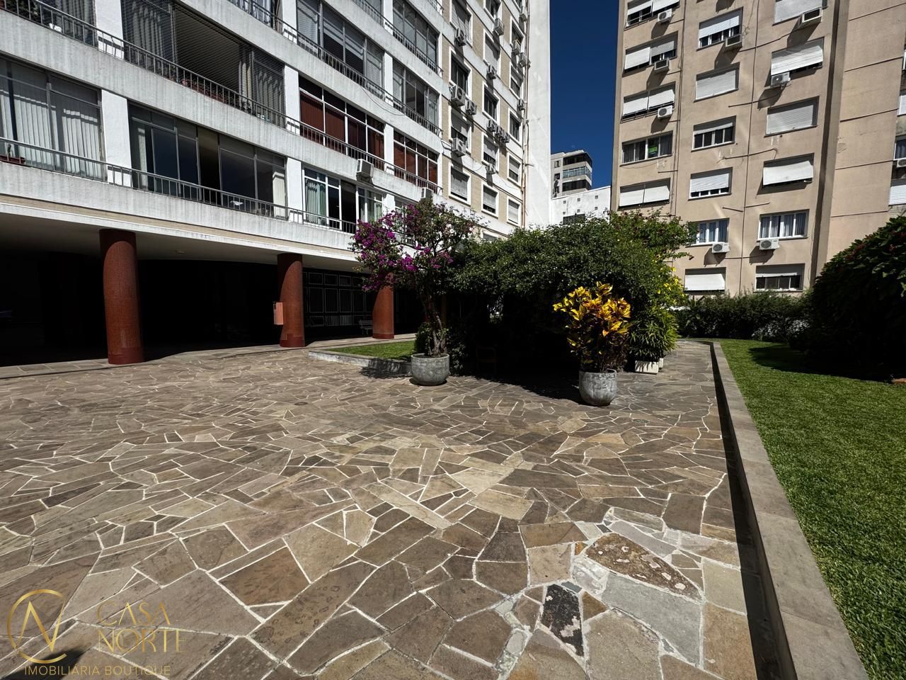 Apartamento à venda com 3 quartos, 207m², 1 vaga, Praça Dom Feliciano no bairro Centro Histórico em Porto Alegre