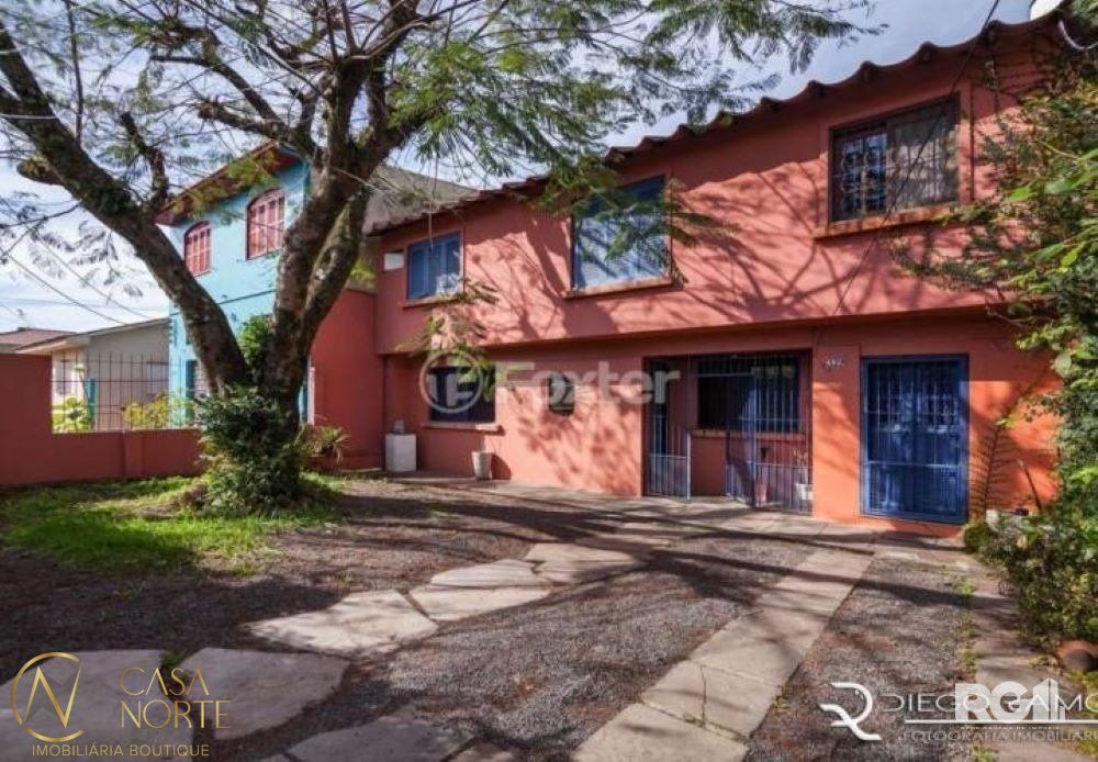Casa à venda com 4 quartos, 312m², 2 suítes, 4 vagas, Rua Franklin no bairro Jardim Sabará em Porto Alegre