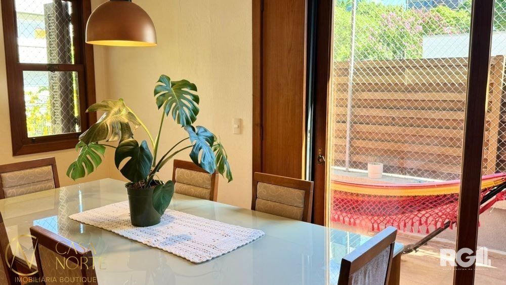 Casa à venda com 3 quartos, 292m², 3 suítes, 4 vagas, Rua Álvares Machado no bairro Petrópolis em Porto Alegre