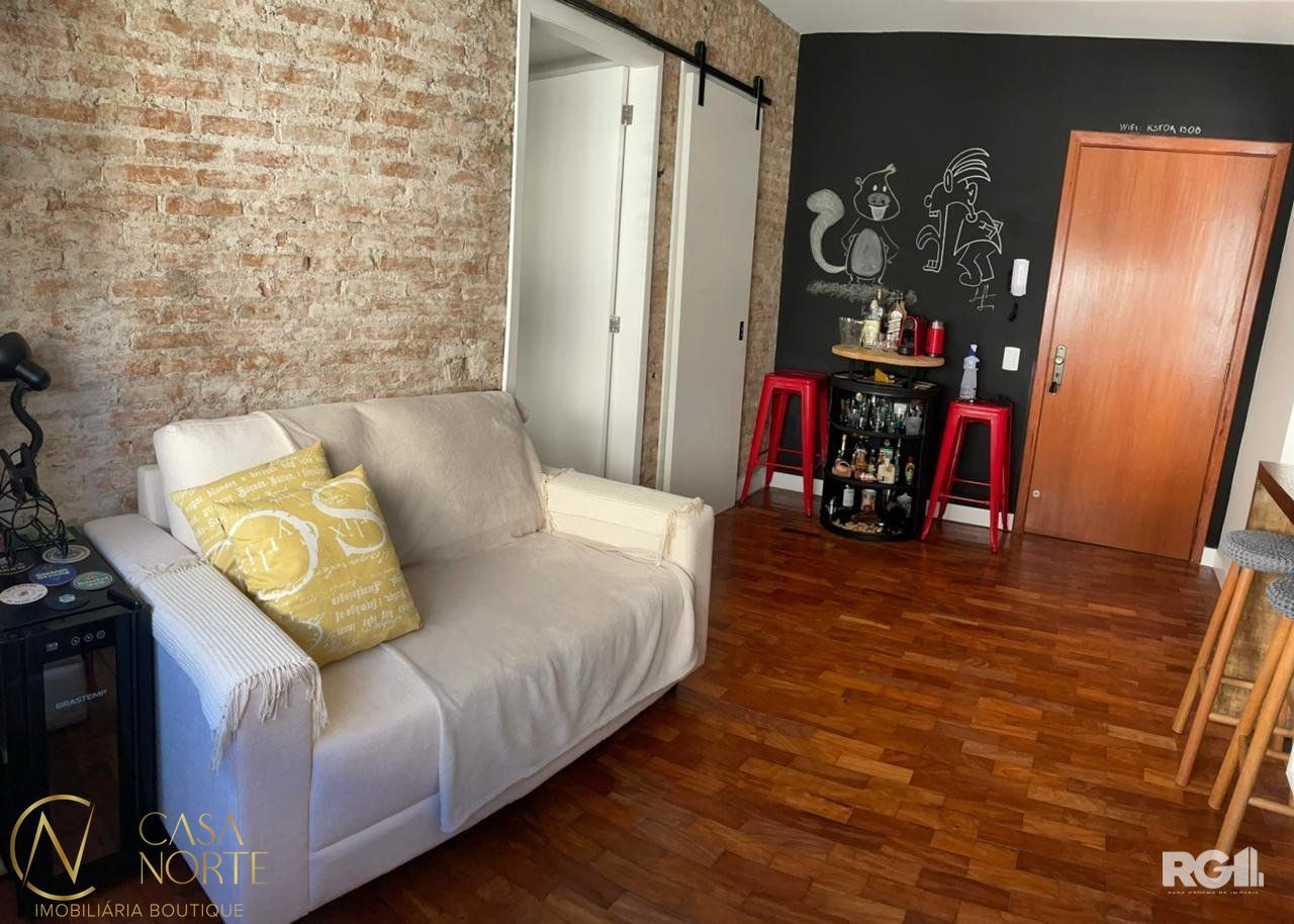 Apartamento à venda com 1 quarto, 38m², 1 suíte, 1 vaga, Avenida Alegrete no bairro Petrópolis em Porto Alegre