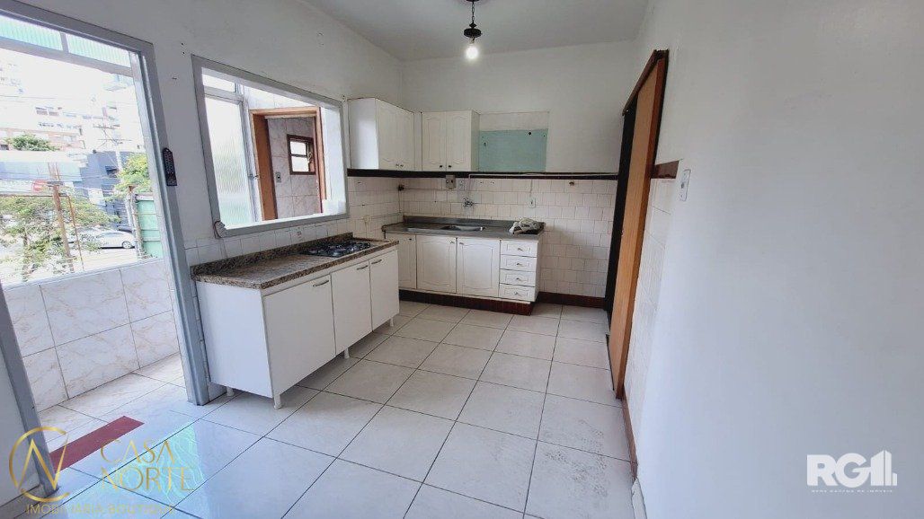 Apartamento à venda com 3 quartos, 97m², 1 vaga, Avenida Protásio Alves no bairro Petrópolis em Porto Alegre