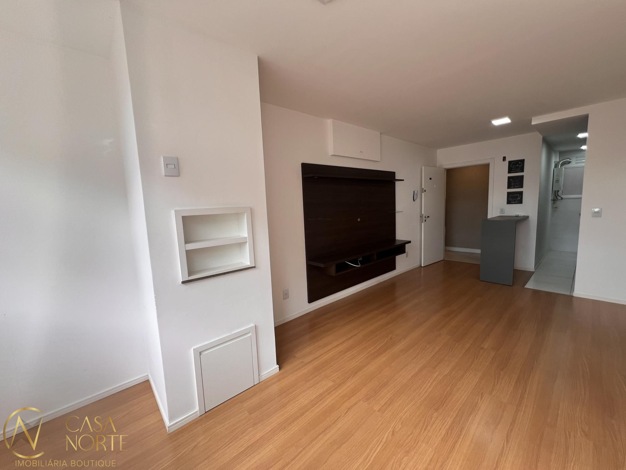 Apartamento à venda com 2 quartos, 53m², 1 suíte, 1 vaga, Avenida Cristóvão Colombo no bairro Floresta em Porto Alegre