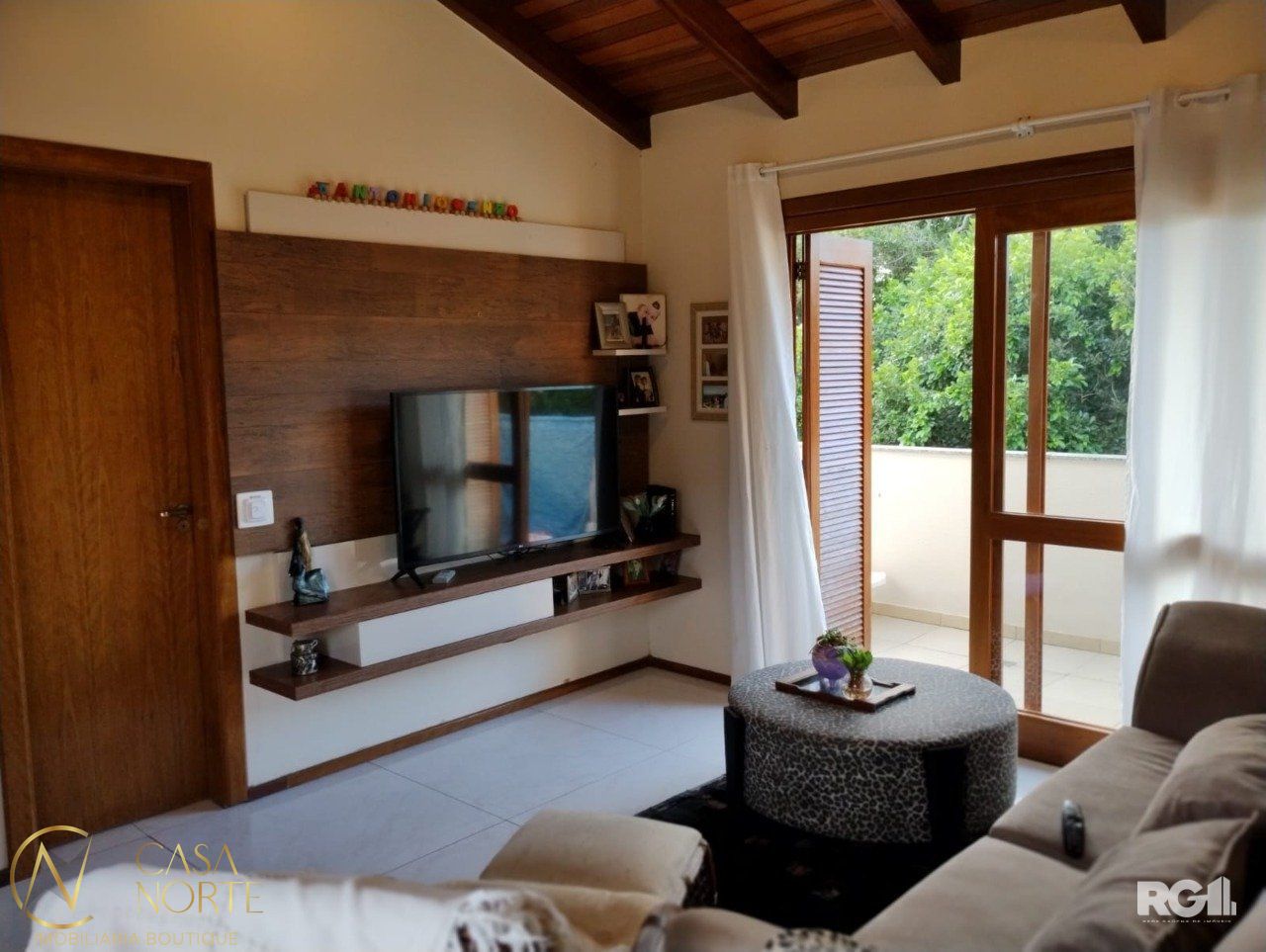 Casa de Condomínio à venda com 3 quartos, 190m², 1 suíte, 3 vagas, Rua Alcebíades Antônio dos Santos no bairro Nonoai em Porto Alegre