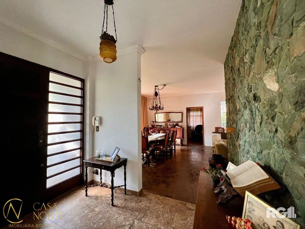 Casa à venda com 3 quartos, 240m², 2 suítes, 5 vagas, Avenida Oswaldo Gonçalves Cruz no bairro Ipanema em Porto Alegre
