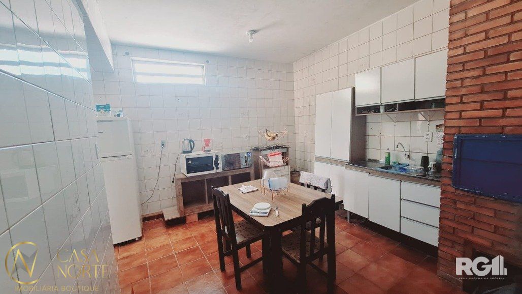 Casa à venda com 3 quartos, 90m², 5 vagas, Via de Acesso Vinte e Um no bairro Jardim Carvalho em Porto Alegre