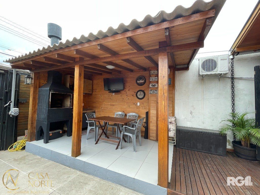 Casa à venda com 4 quartos, 150m², 3 vagas, Travessa Von Salisch no bairro Sarandi em Porto Alegre