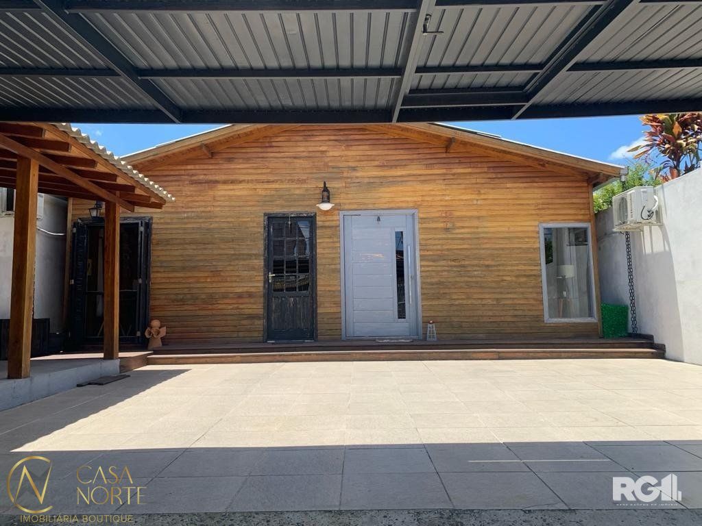 Casa à venda com 4 quartos, 150m², 3 vagas, Travessa Von Salisch no bairro Sarandi em Porto Alegre