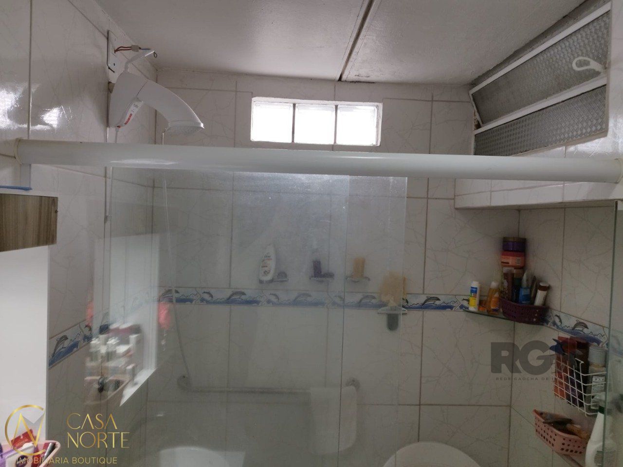 Casa à venda com 2 quartos, 53m², 2 vagas, Rua Master no bairro Rubem Berta em Porto Alegre
