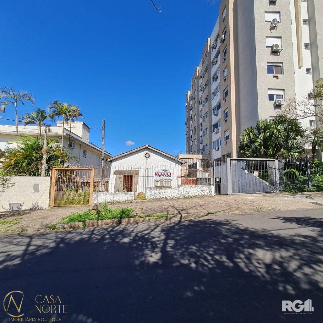 Terreno à venda  com 471m², Rua Veríssimo Rosa - Até 499/500 no bairro Partenon em Porto Alegre