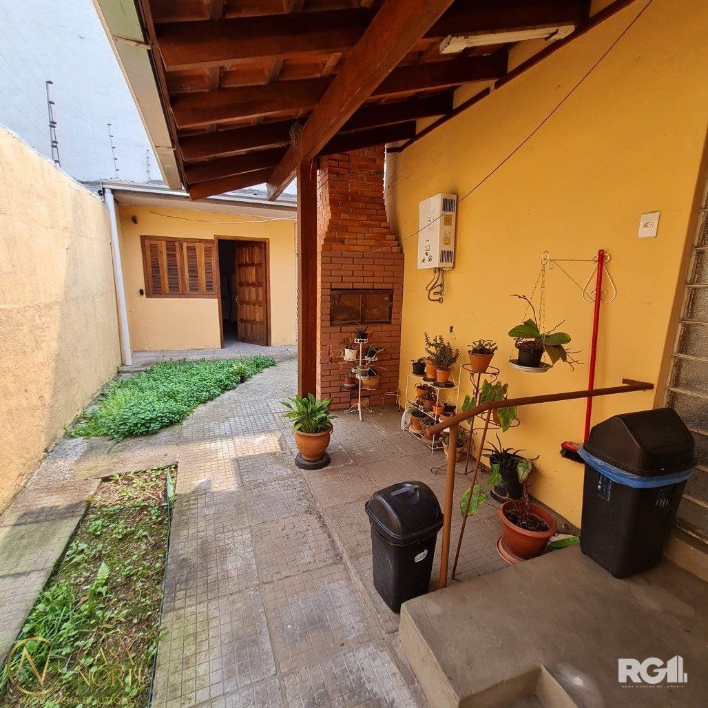 Casa à venda com 2 quartos, 200m², 2 vagas, Rua Barão do Amazonas no bairro Jardim  Botânico em Porto Alegre