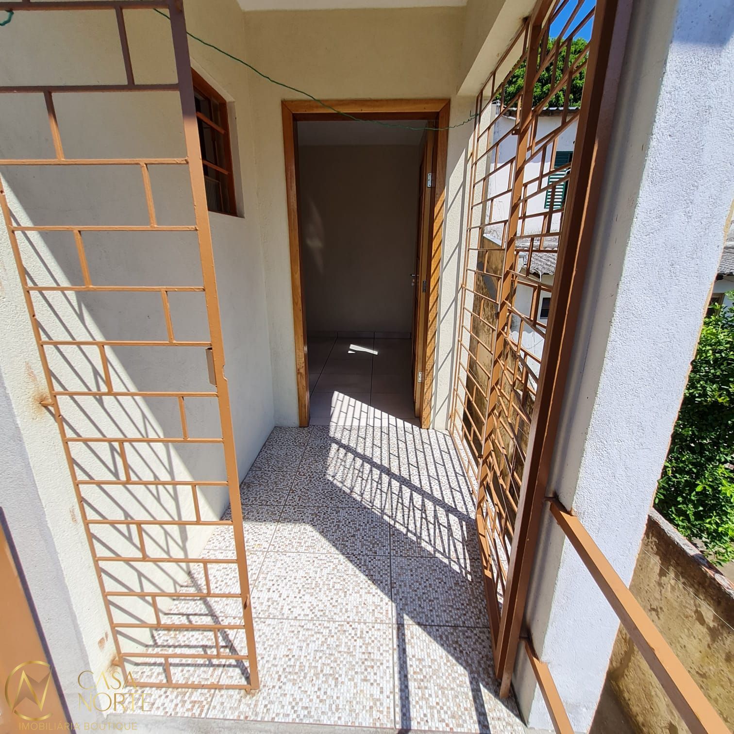 Casa à venda com 2 quartos, 54m², Rua Martim Minaberry no bairro Partenon em Porto Alegre