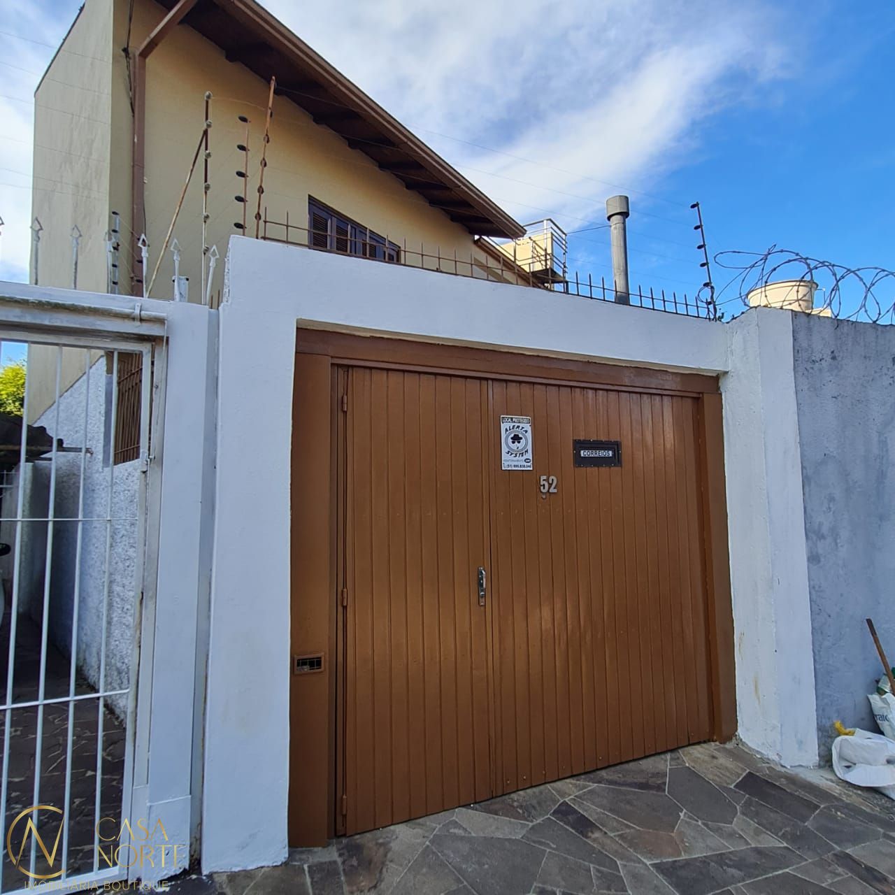 Sobrado à venda com 1 quarto, 173m², 1 suíte, 2 vagas, Rua Lindolfo Color no bairro Medianeira em Porto Alegre