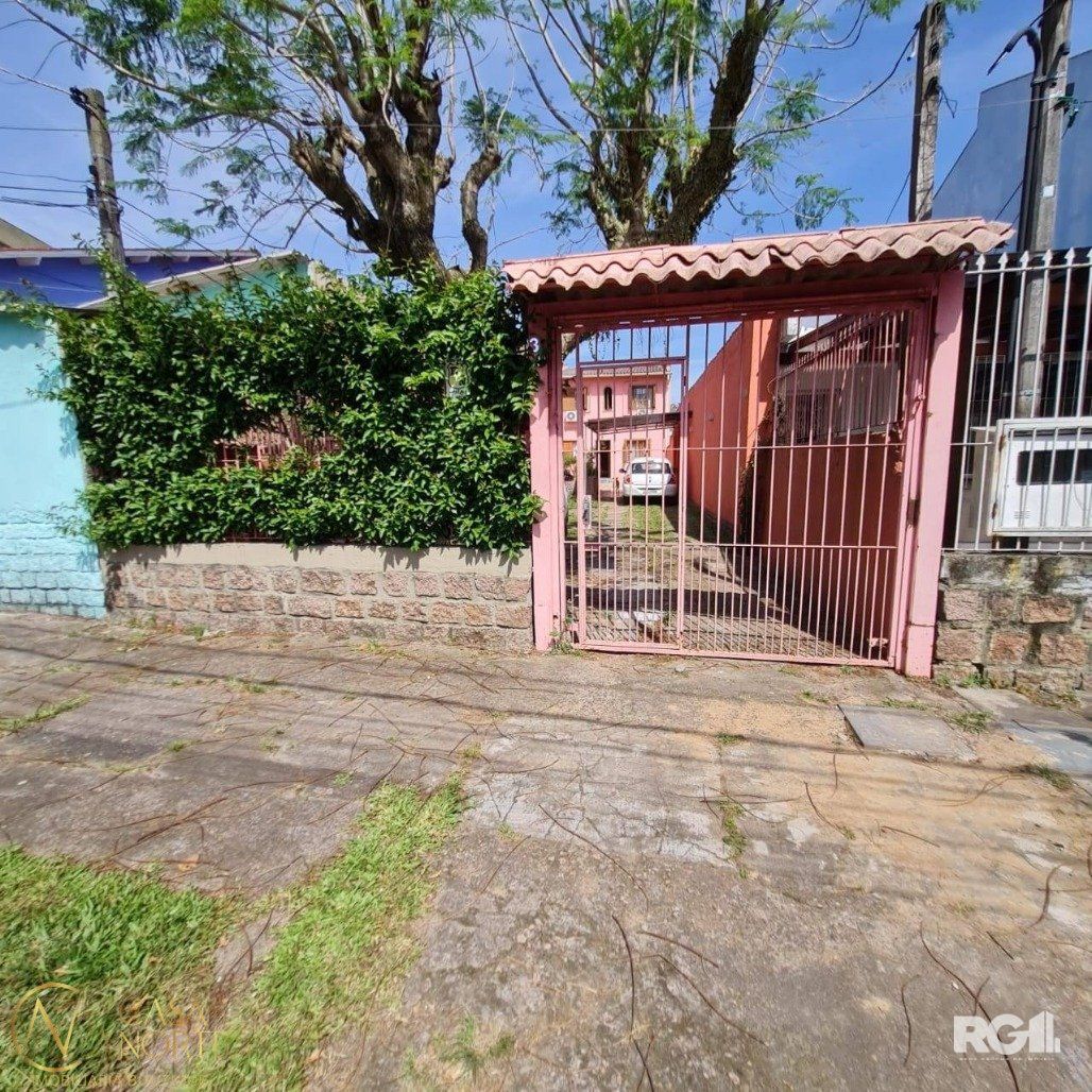 Casa à venda com 4 quartos, 172m², 3 vagas, Rua Lima no bairro Vila João Pessoa em Porto Alegre
