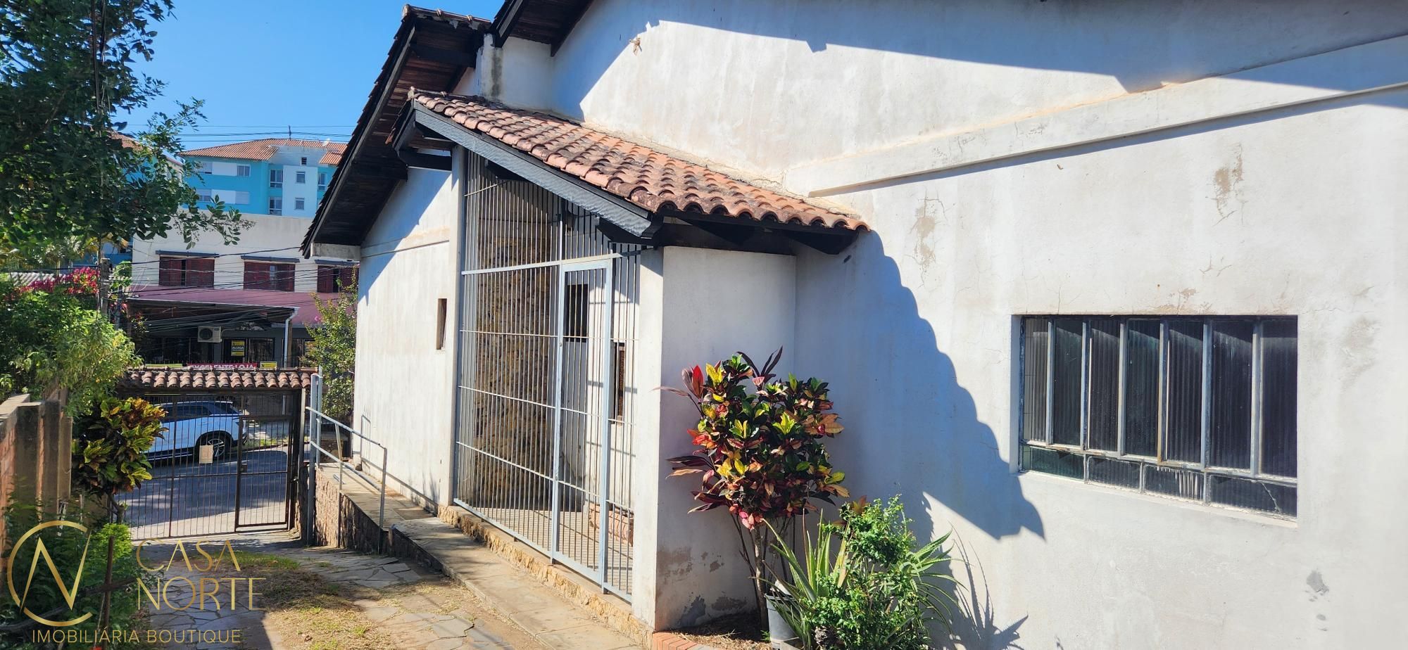 Casa à venda com 3 quartos, 156m², 1 suíte, 4 vagas, Rua Atílio Supertti no bairro Vila Nova em Porto Alegre