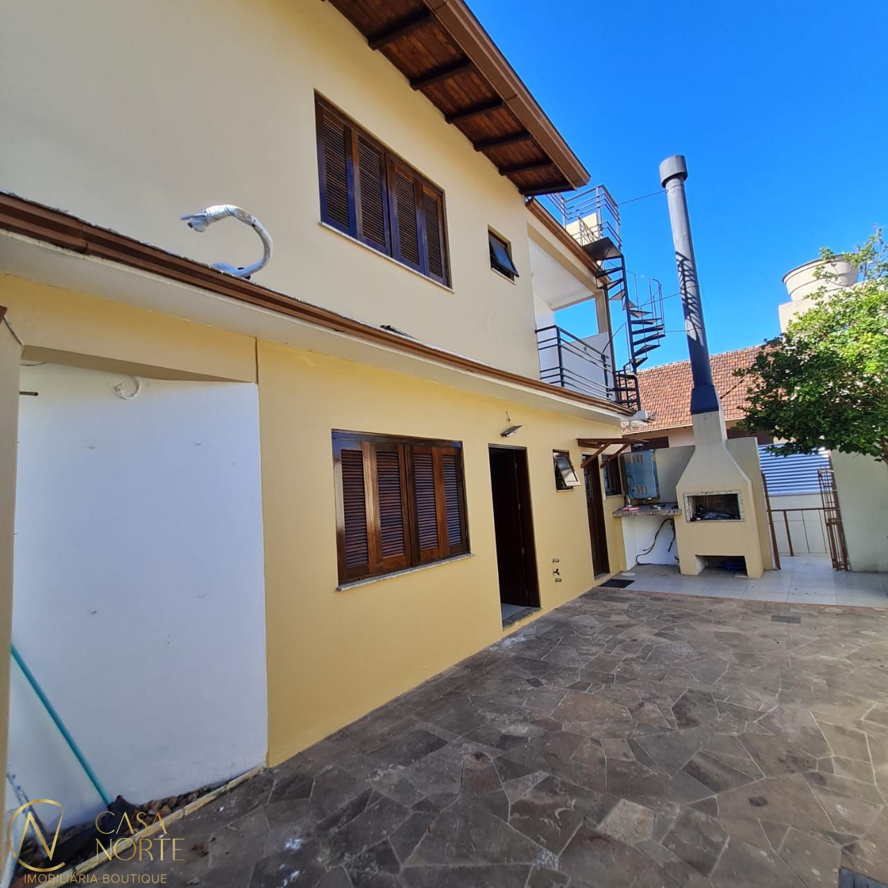 Sobrado à venda com 1 quarto, 173m², 1 suíte, 2 vagas, Rua Lindolfo Color no bairro Medianeira em Porto Alegre