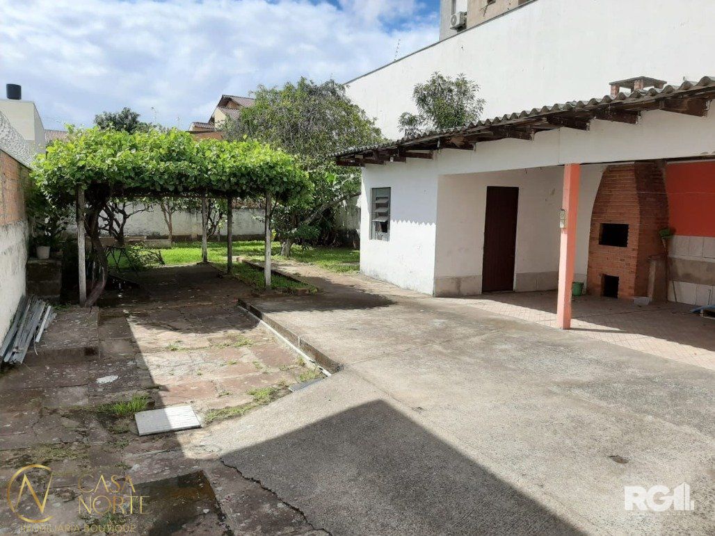 Terreno à venda  com 471m², Rua Veríssimo Rosa - Até 499/500 no bairro Partenon em Porto Alegre