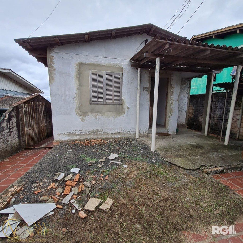 Casa à venda com 3 quartos, 105m², 1 vaga, Avenida Luiz Moschetti no bairro Vila João Pessoa em Porto Alegre