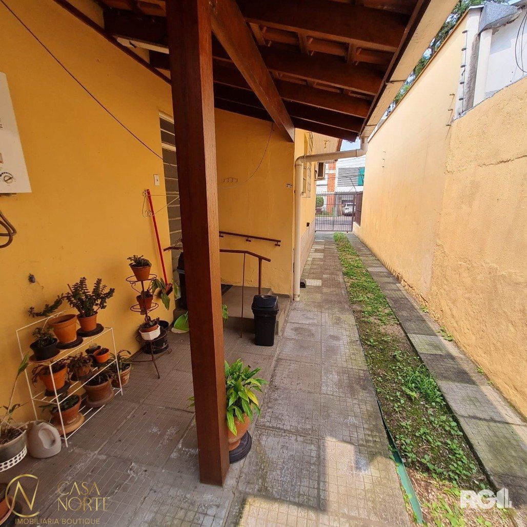 Casa à venda com 2 quartos, 200m², 2 vagas, Rua Barão do Amazonas no bairro Jardim  Botânico em Porto Alegre