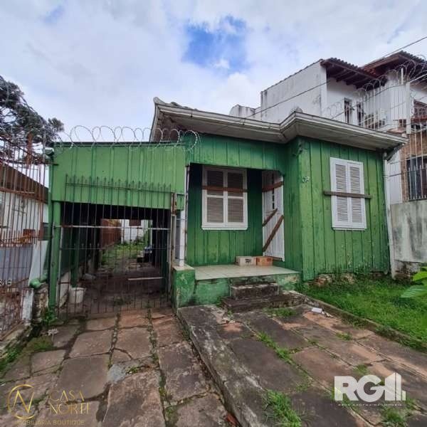 Terreno à venda  com 272m², Rua Humberto de Campos no bairro Partenon em Porto Alegre